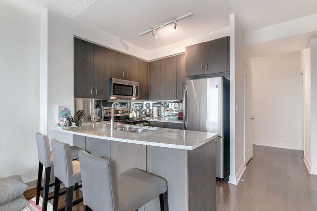 Photo du bâtiment - 18 Yorkville Ave