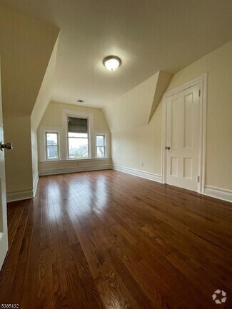 Building Photo - 133 Seymour Ave