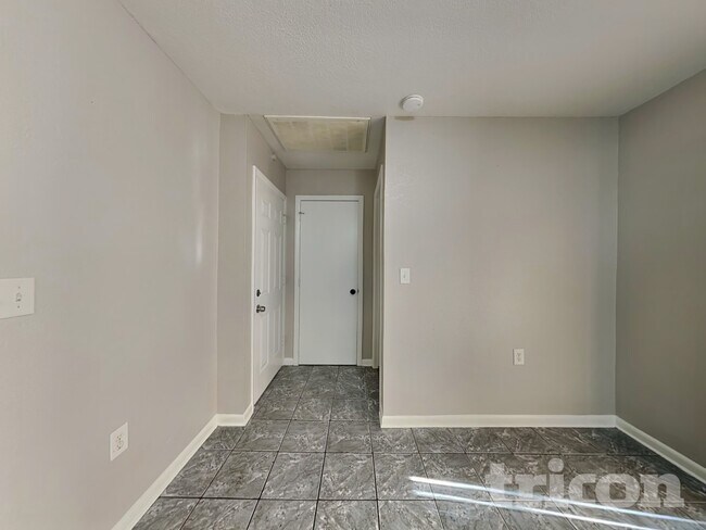 Foto del edificio - 3701 Sapphire Ln