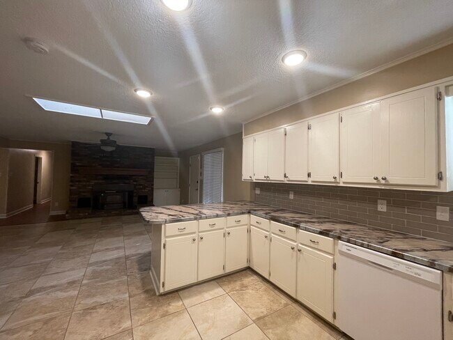 Building Photo - 575 Blacksnake Rd