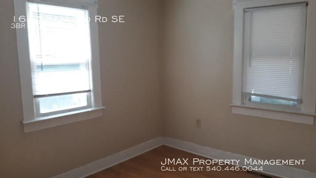 Building Photo - 3 Bedroom Home available for Section 8