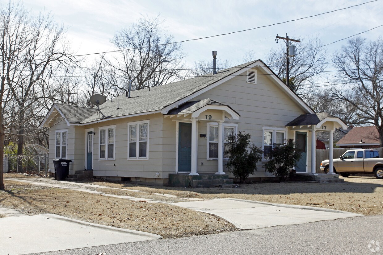 Building Photo - 17-23 E Emmett St