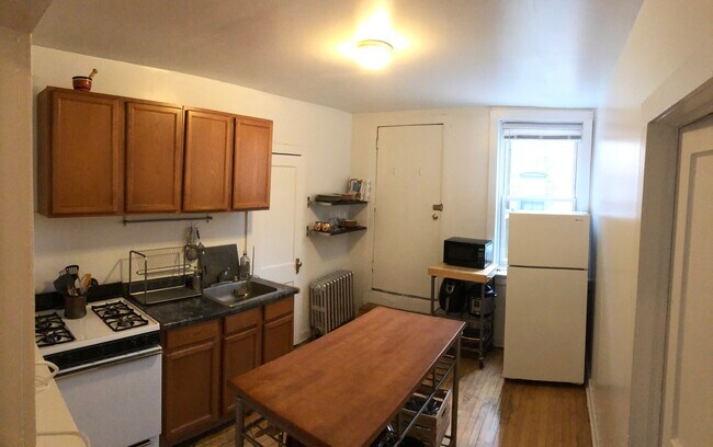 Building Photo - 2504 N California Ave