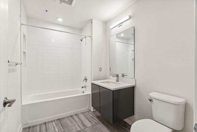 Interior Photo - Graduate Pointe