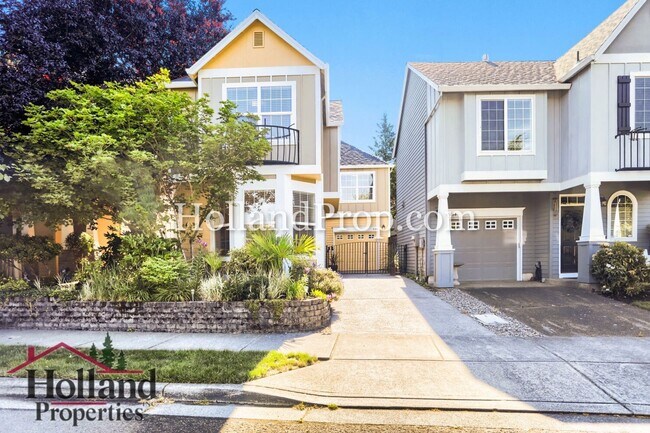 Foto del edificio - Charming 3-Bedroom Home with Wood Floors, Gas Fireplace & Private Patio