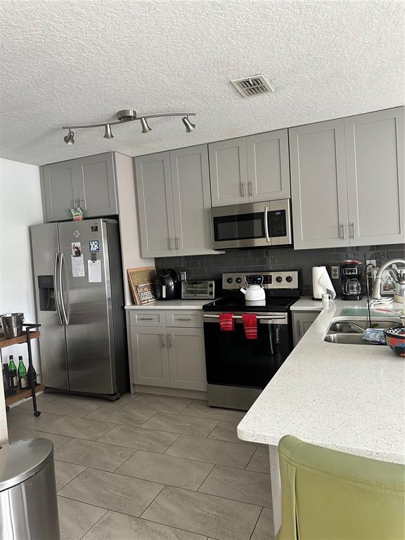 Foto del edificio - 504 Cresting Oak Cir