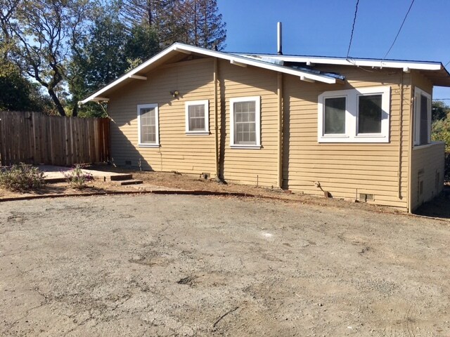 Building Photo - 853 Hillcrest Dr