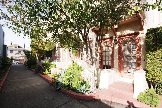 Building Photo - 1631 Walnut St