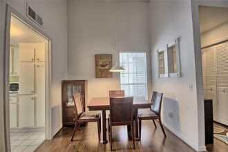 Building Photo - 9809 Richmond Ave.