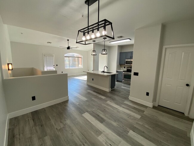 Building Photo - Fully Remodeled Downtown Gilbert Condo