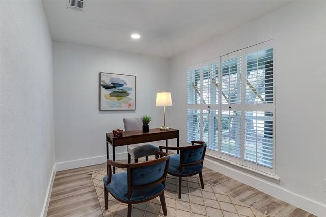 Foto del edificio - 9962 Larchbrook Dr