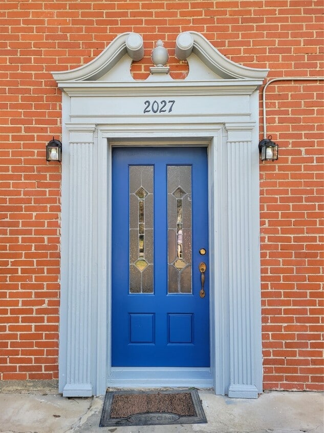 Primary Photo - 2027 Sheridan St
