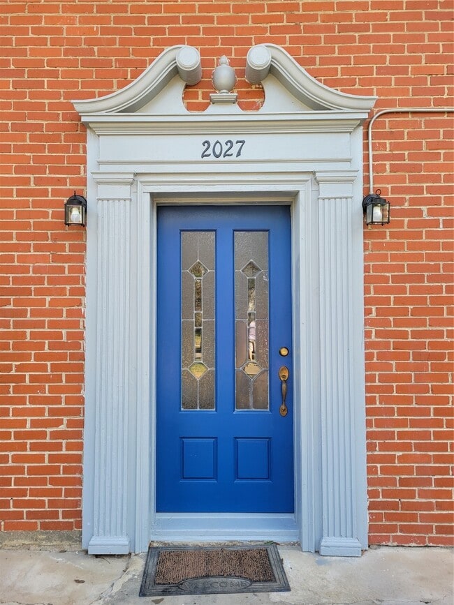 Building Photo - 2027 Sheridan St