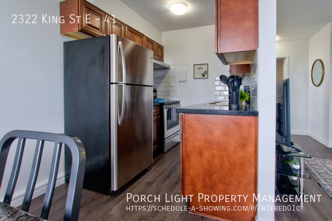 Photo du bâtiment - Renovated 1 Bedroom in Glenview West, Elev...