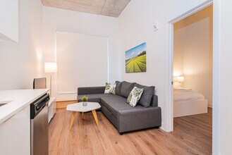 Building Photo - 1640 Rue Berri
