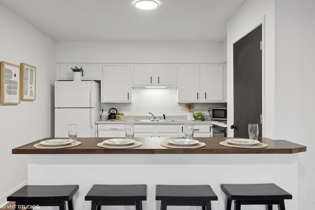 Building Photo - Twin Oaks Residences