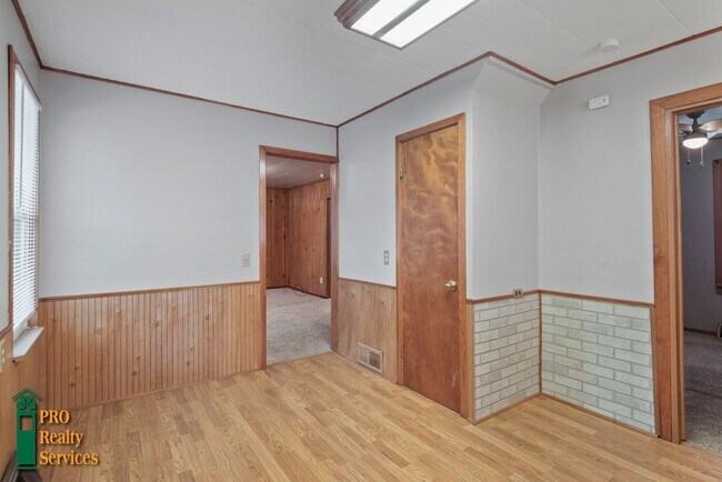 Building Photo - 2 Bedroom Home in South St. Paul