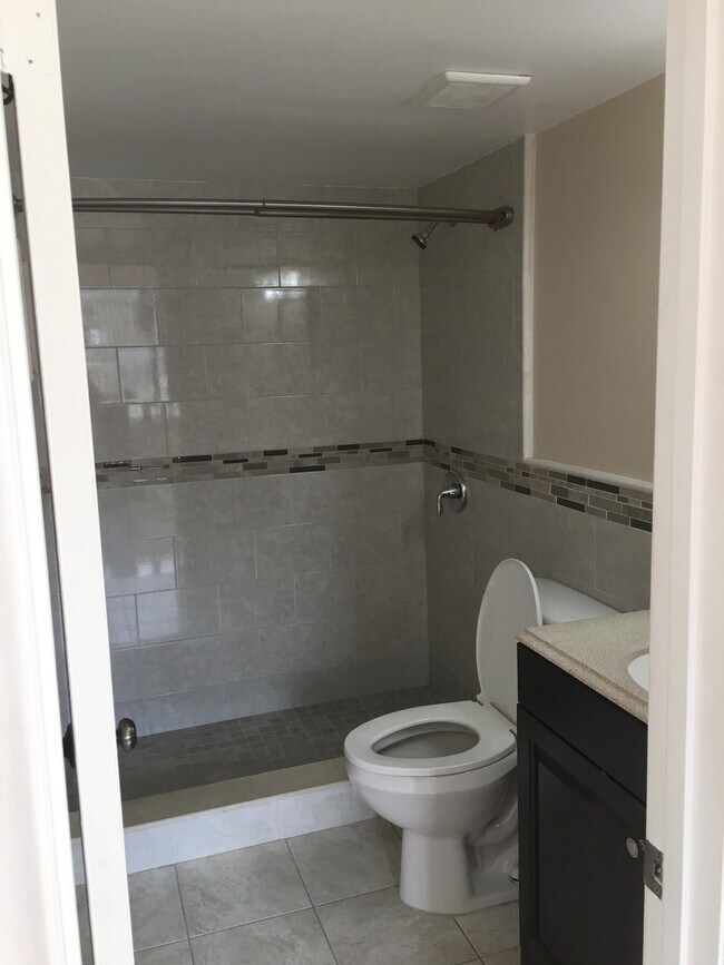 Bath - 10843 NW 7th St