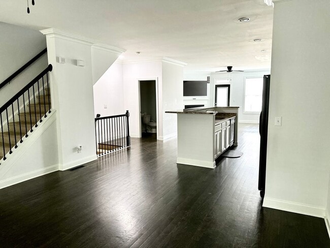 Building Photo - Beautiful 3 Bedroom 3 & 1/2 Bath Townhome