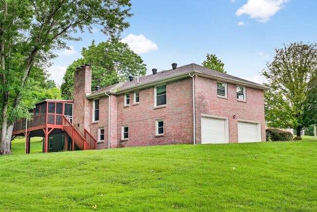 Foto del edificio - 121 Caldwell Dr