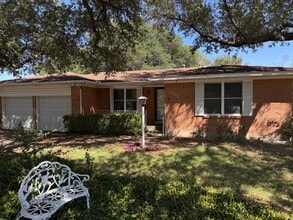 Building Photo - 2113 La Porte Dr