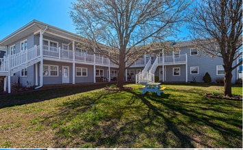 Building Photo - 808 St Louis Ave