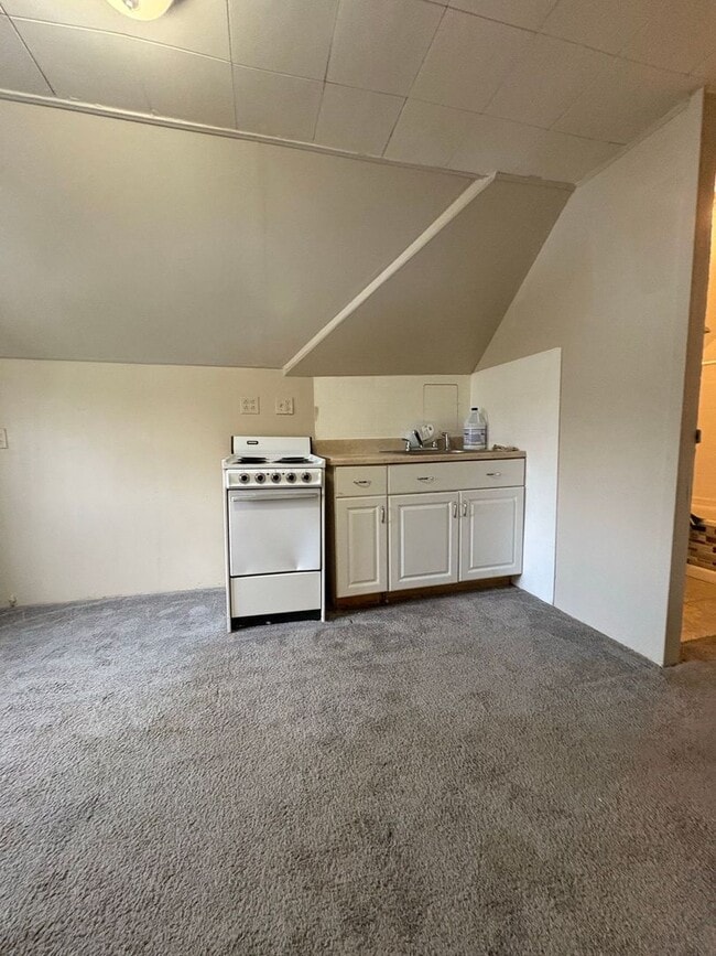 Building Photo - 1487 Genesee Rd