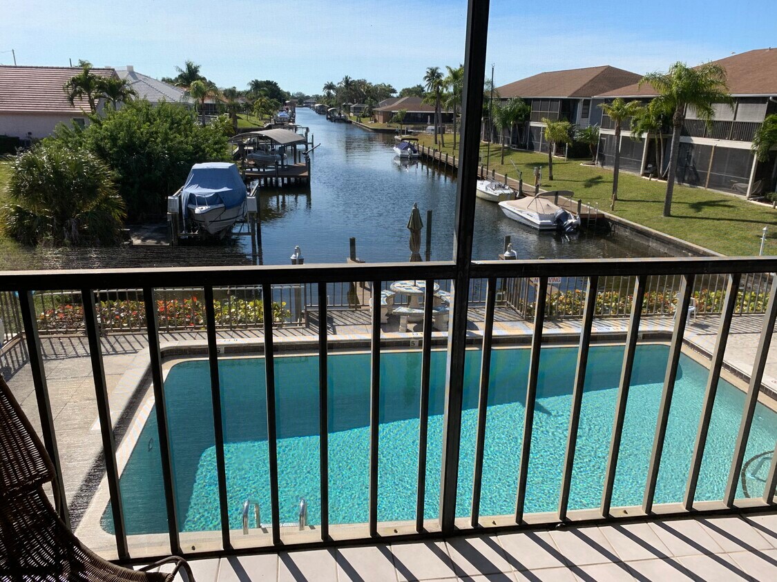 Con vistas al canal - 808 Cape Coral Pky W