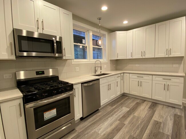 Building Photo - 7753 W Sunset Dr