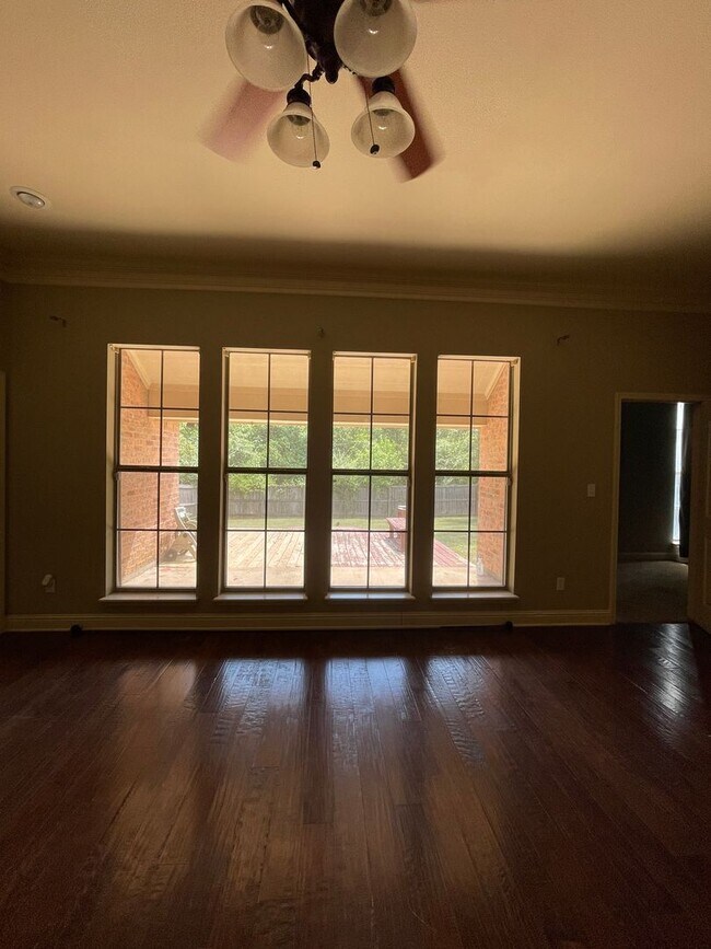 Building Photo - LAKEVIEW IN HIDEAWAY HARBOR