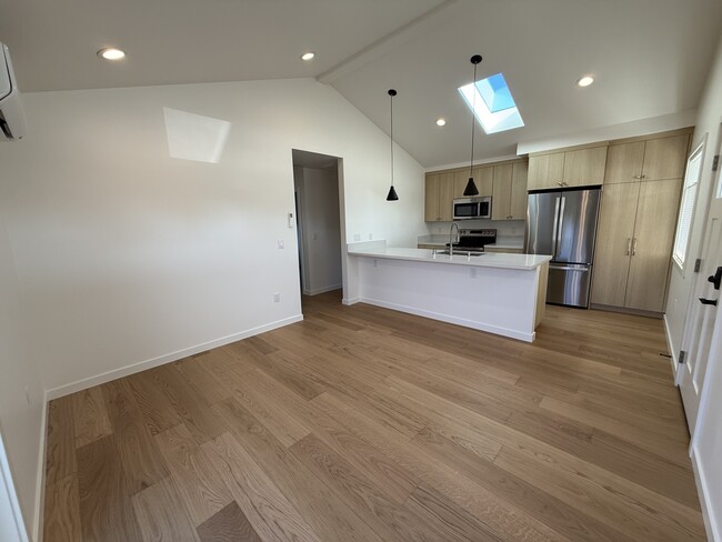 Building Photo - 1212 Chanticleer Ave