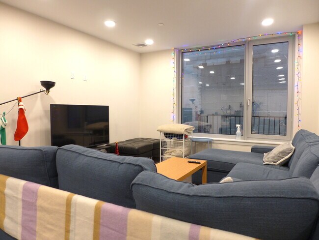 Foto del edificio - 1073 Tremont St