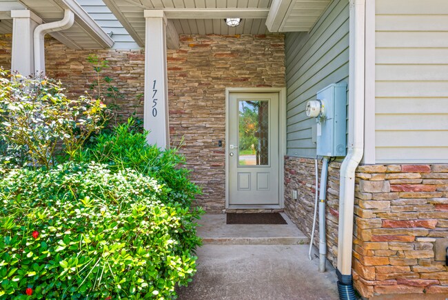 Foto del edificio - 4 Bed Navarre Townhome in Pool Community