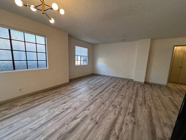 20180820205803266641000000-o - 236 S Curtis Ave
