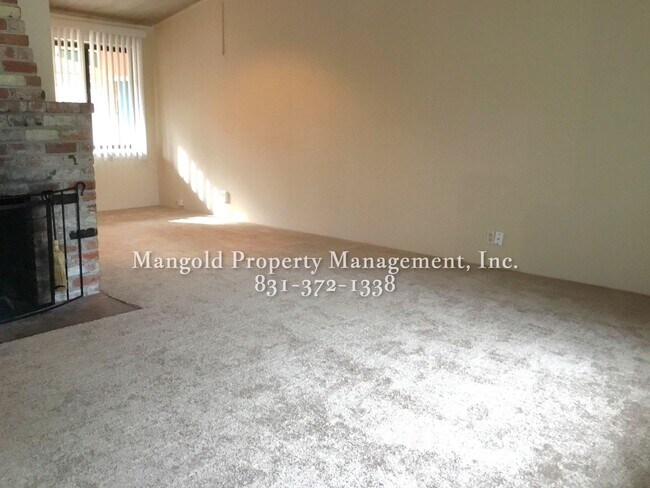 Foto del edificio - Charming 3-Bed, 1.5-Bath Home with Back Ya...