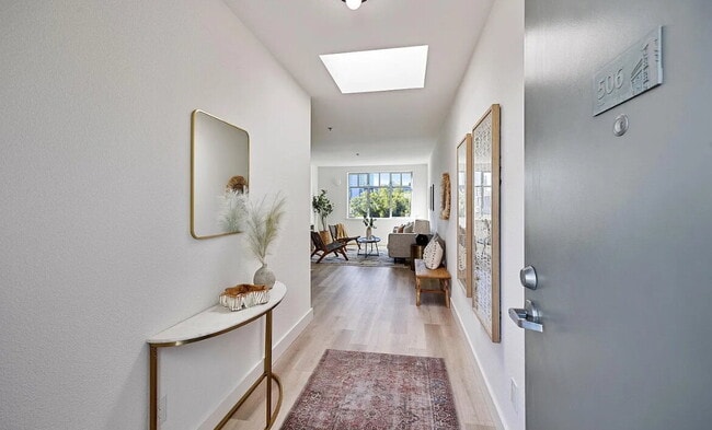"Chic 1-Bedroom Retreat in Oakland with Ha... - "Chic 1-Bedroom Retreat in Oakland with Ha... Apartment