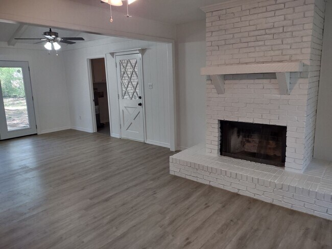 Foto del edificio - 2814 Teasley Dr