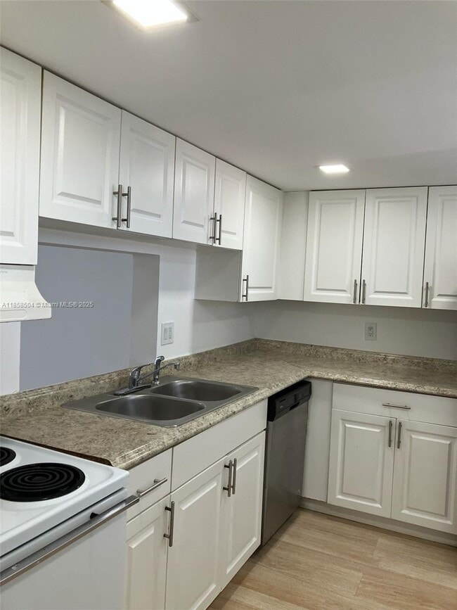 Foto del edificio - 2800 NW 56th Ave
