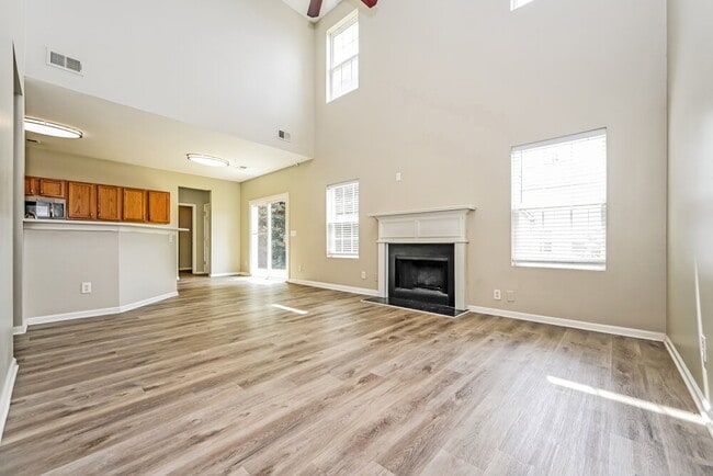 Foto del edificio - 298 Summit View Dr