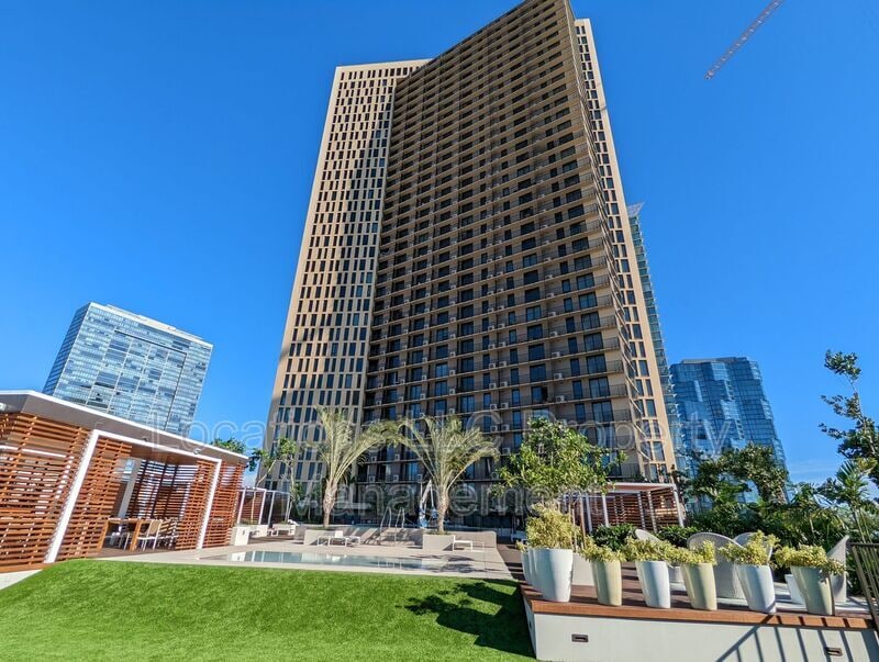 Photo - 987 Queen St.