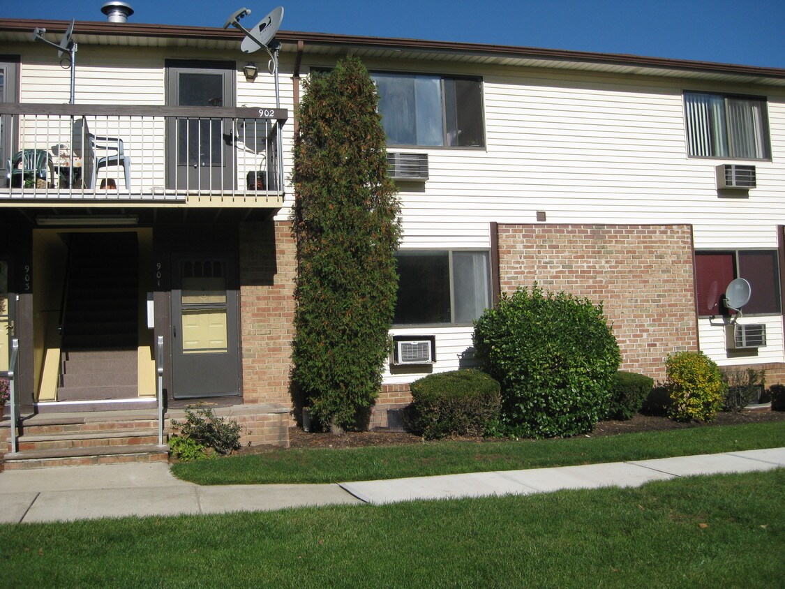 901 Cricket Ln, Woodbridge Township, NJ 07095 Condo for Rent in Woodbridge Township, NJ