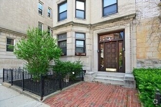 Building Photo - 65 Hemenway St