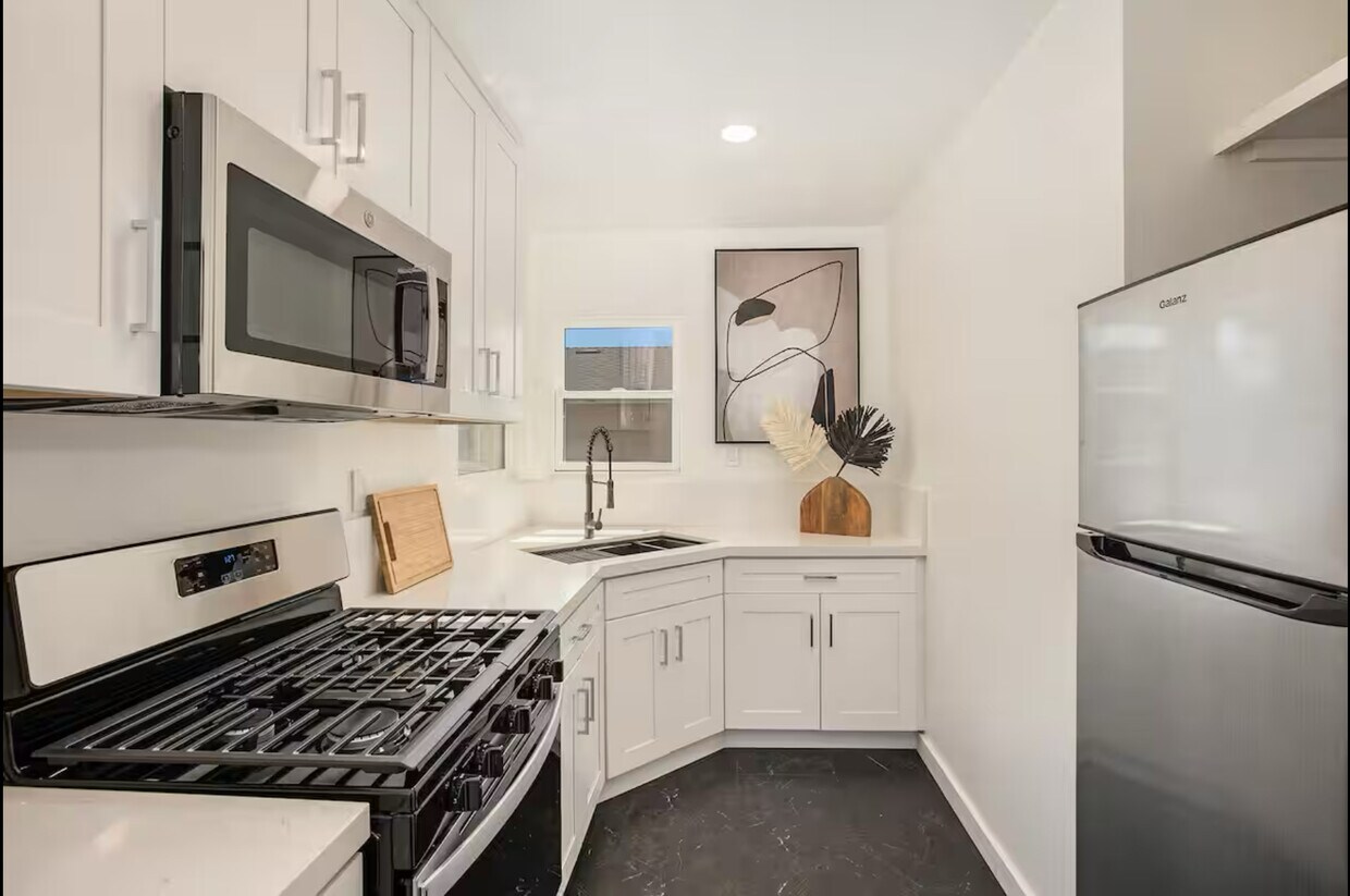 Foto principal - 4461 42nd St