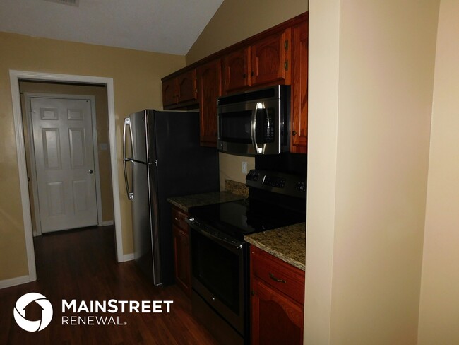 Building Photo - 1688 Sarah Ann Dr W