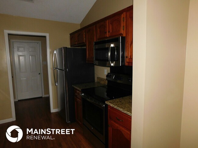 Foto del edificio - 1688 Sarah Ann Dr W