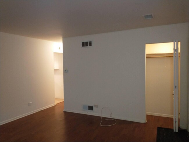 Building Photo - 215 N Grace Ave