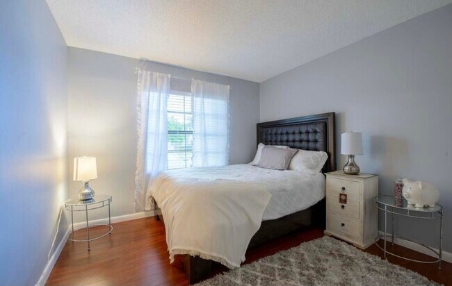Foto del edificio - 5924 Strawberry Lakes Cir