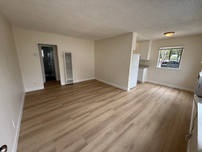 Building Photo - 5654 Case Ave