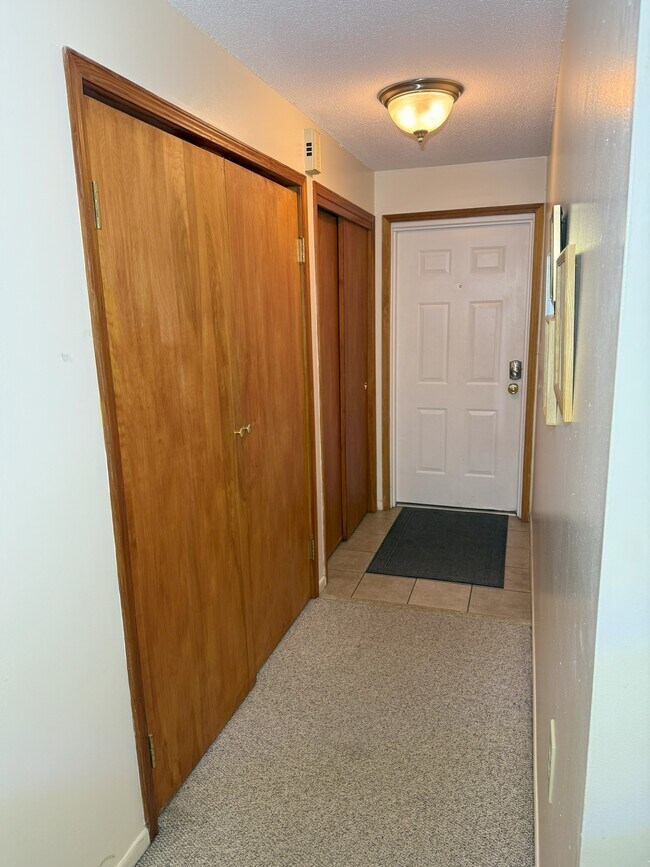 Building Photo - 61 Hawthorne Cir