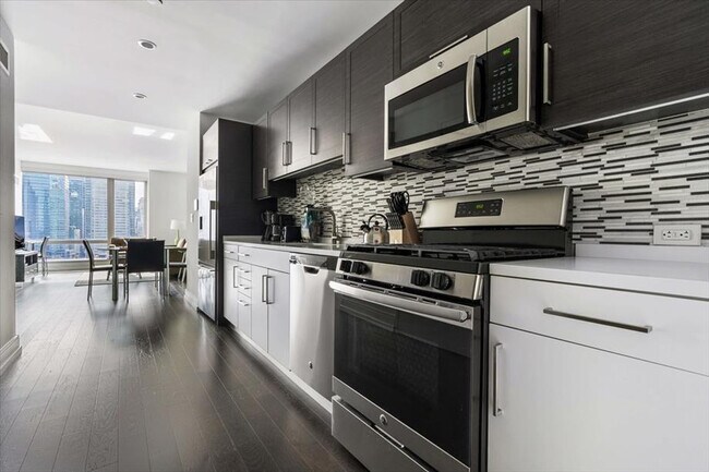Building Photo - 555 10th Ave